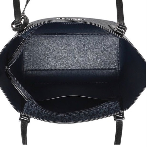 Michael Kors blue Bag
35F9SKFT5V - Picture 3 of 6